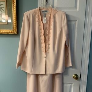 Classy, new with tags beautiful dressy dress by Jessica Howard size 18.